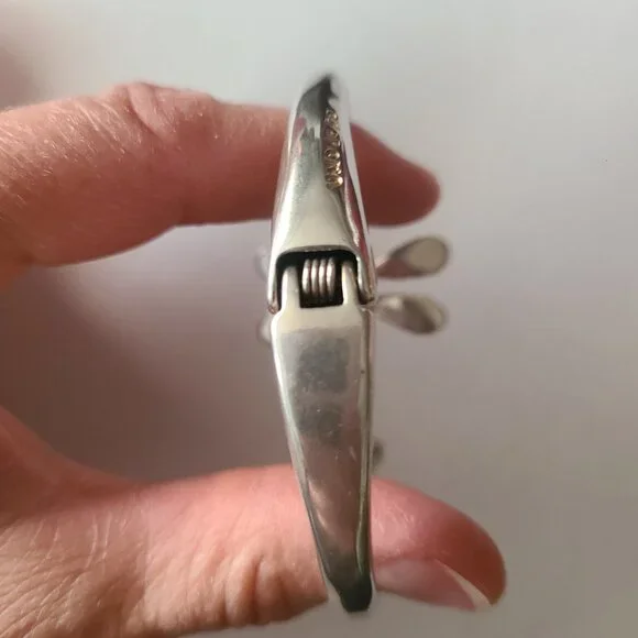 Uno de 50 Sterling Silver Plated Hinged Bangle Bracelet - Picture 4 of 5